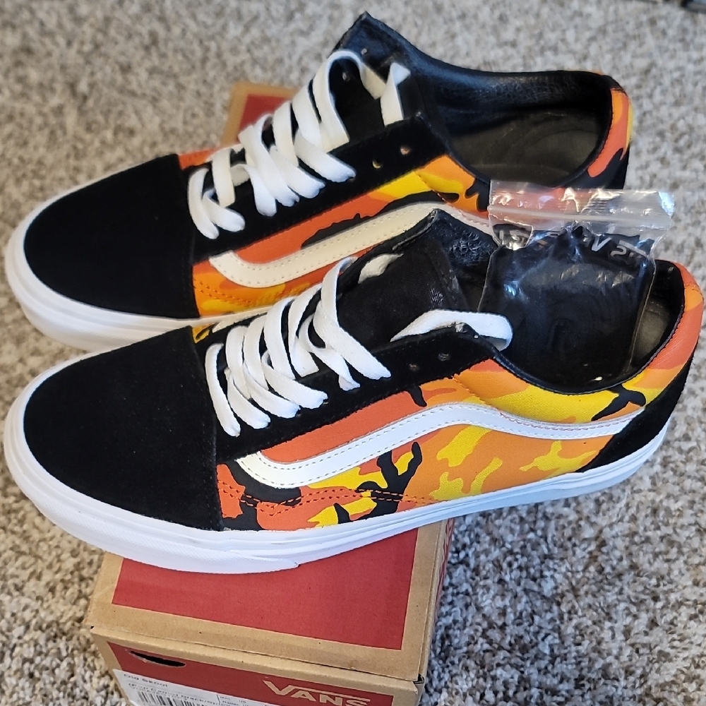Vans Men's Black and Orange Sneakers